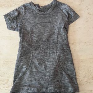 Gray Lululemon swiftly shirt